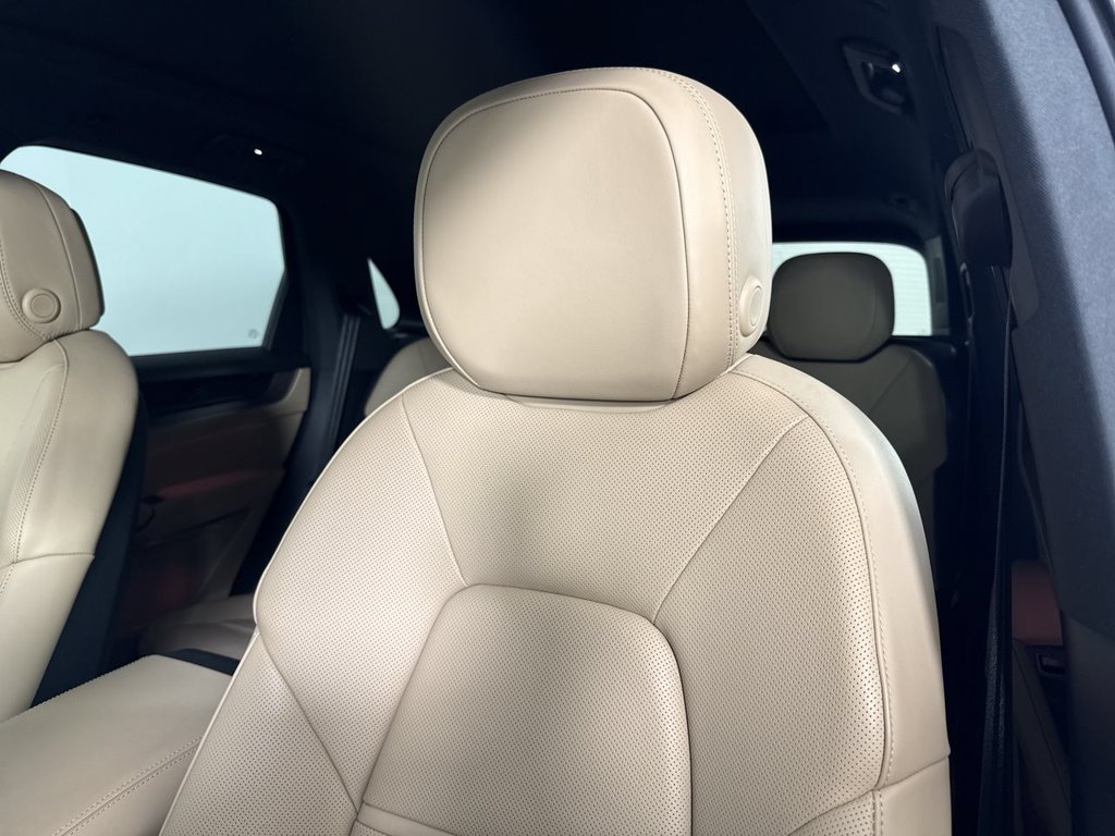 Certified 2026 Porsche Cayenne AWD/4WD image 39