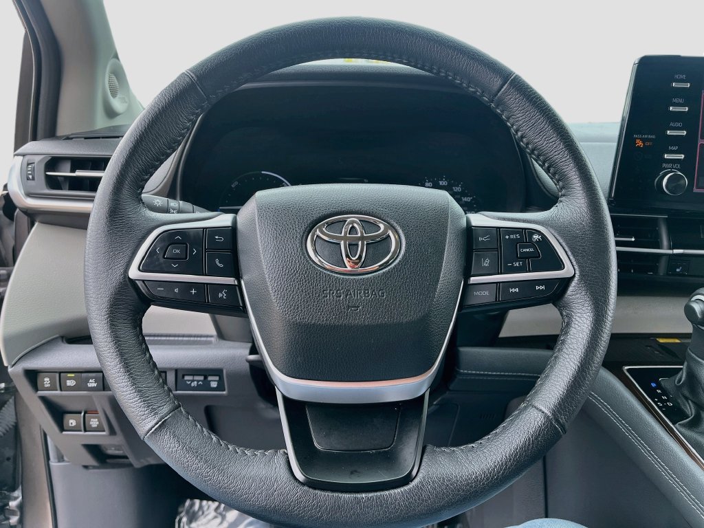 Used 2025 Toyota Sienna XLE w/ XLE Plus Package AWD/4WD image 11