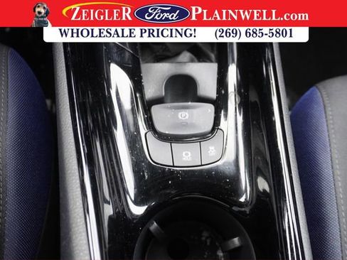 Used 2022 Toyota C-HR XLE image 18