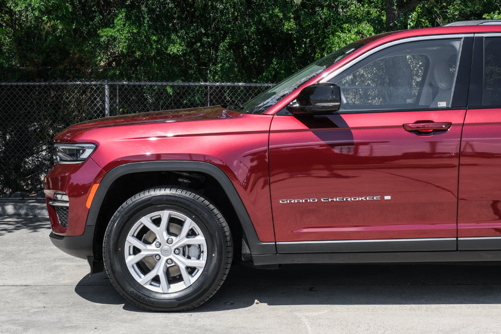 Used 2022 Jeep Grand Cherokee Limited RWD image 17