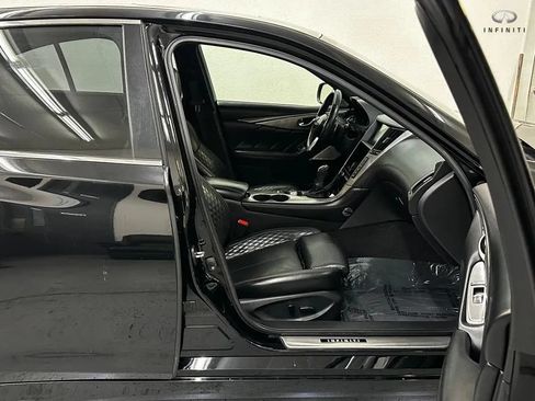 Used 2018 INFINITI Q50 Red Sport 400 w/ Sensory Package (Sport) RWD image 17