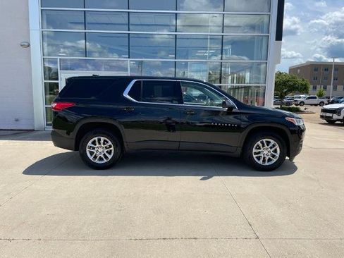 Used 2021 Chevrolet Traverse LS FWD image 4