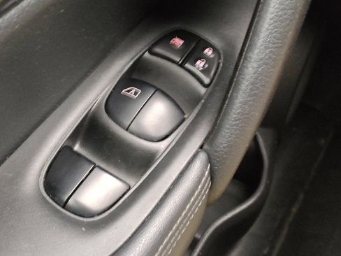 Used 2019 Nissan Rogue S AWD/4WD image 27