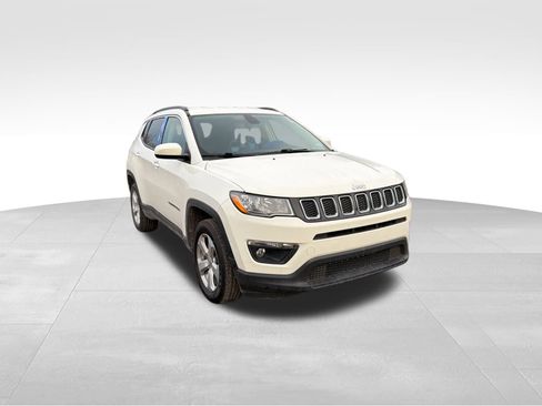 Used 2020 Jeep Compass Latitude w/ Cold Weather Group image 3