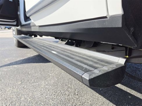 New 2025 GMC Yukon Denali w/ Denali Reserve Package image 11