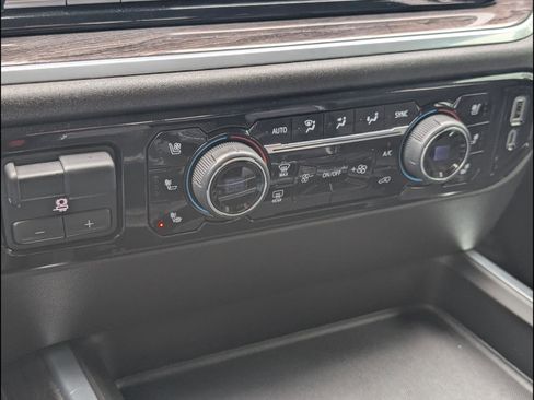 Used 2025 Chevrolet Silverado 2500 LTZ w/ LTZ Premium Package image 19