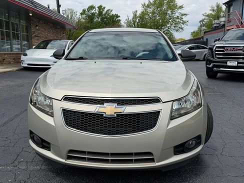Used 2014 Chevrolet Cruze LS FWD image 2