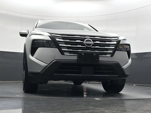 Used 2025 Nissan Rogue SV w/ SV Premium Package FWD image 51
