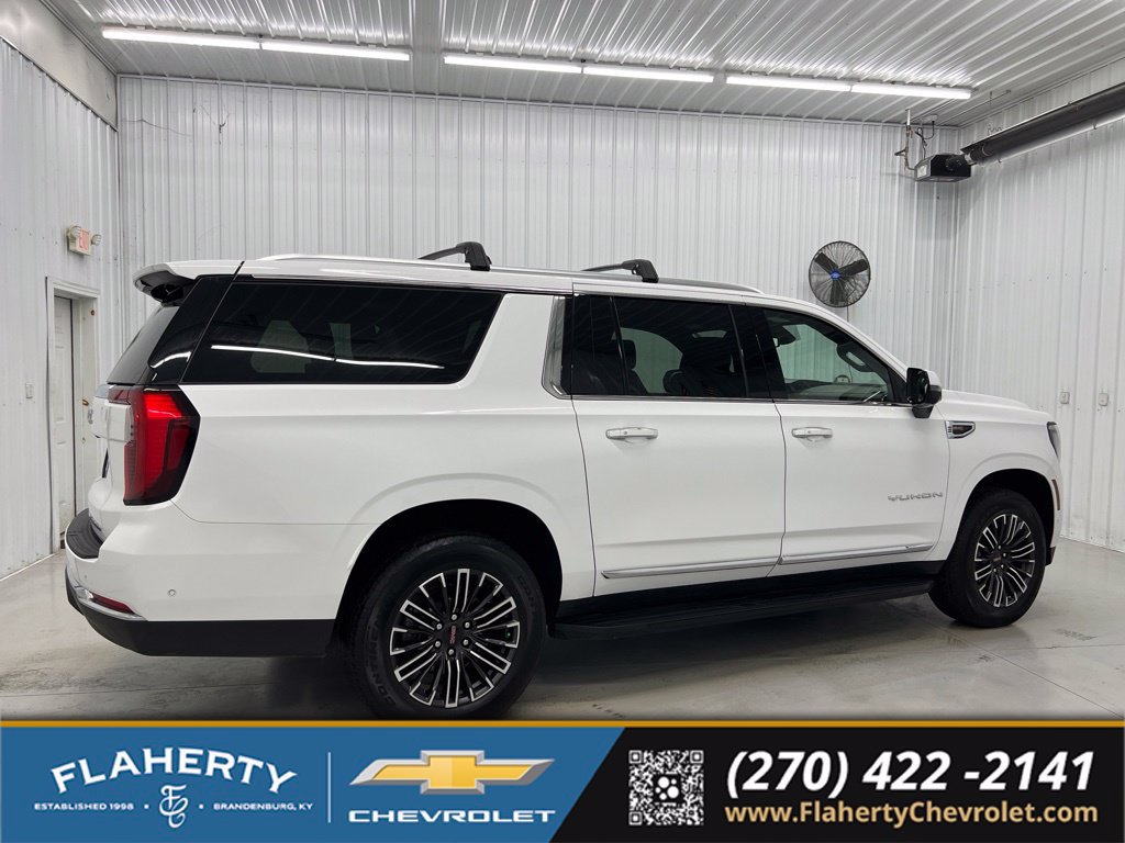 Used 2025 GMC Yukon XL Elevation AWD/4WD image 2