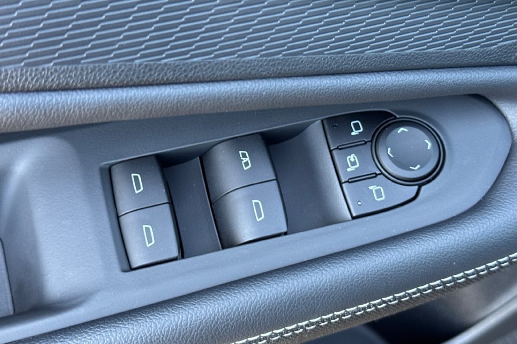 Used 2025 Chevrolet Blazer EV LT FWD image 12
