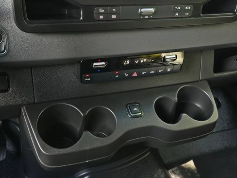 Used 2023 Mercedes-Benz Sprinter 2500 image 49