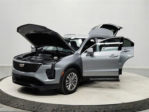 Used 2024 Cadillac XT4 Premium Luxury image 11