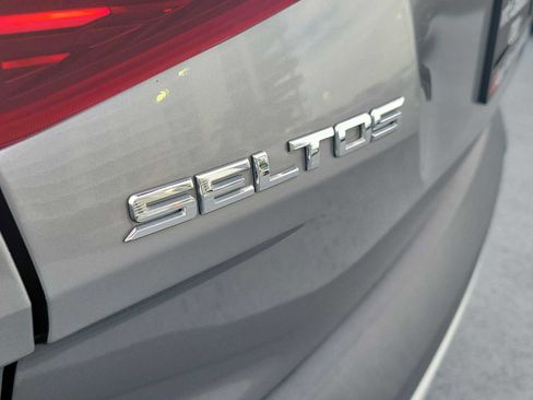 Used 2021 Kia Seltos S FWD image 11