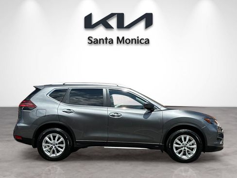 Used 2020 Nissan Rogue SV FWD image 7