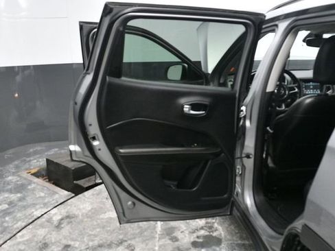 Used 2020 Jeep Compass Latitude image 14