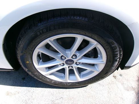 Used 2017 Ford Focus SE image 7