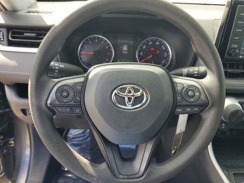Used 2020 Toyota RAV4 LE image 19