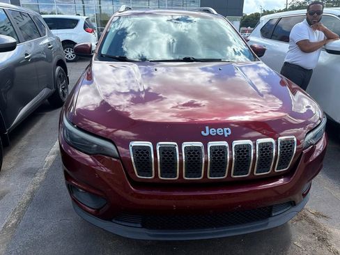 Used 2019 Jeep Cherokee Latitude w/ Popular Appearance Group FWD image 2