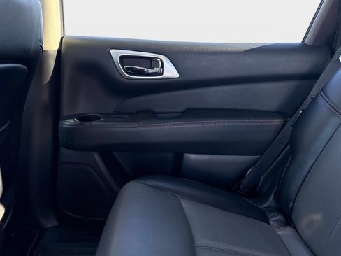 Used 2020 Nissan Pathfinder SL image 17