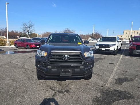 Used 2022 Toyota Tacoma SR image 3