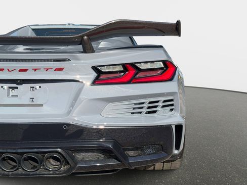 Used 2025 Chevrolet Corvette Z06 image 24