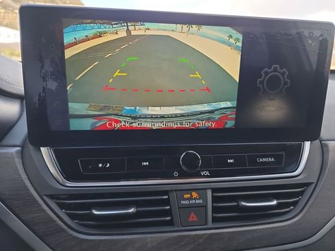 Used 2023 Nissan Altima 2.5 SV w/ SV Premium Package image 15