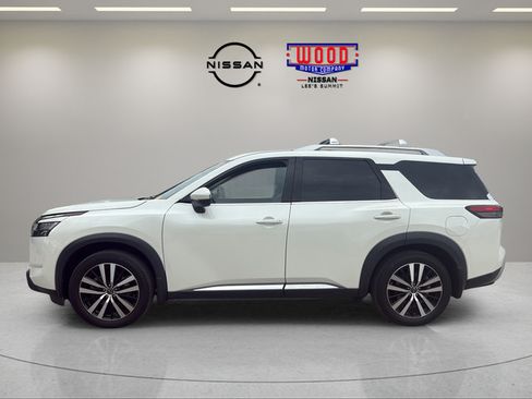 Used 2023 Nissan Pathfinder Platinum w/ Cargo Package AWD/4WD image 10