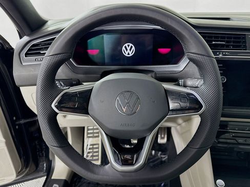 Certified 2022 Volkswagen Tiguan SE R-Line image 14