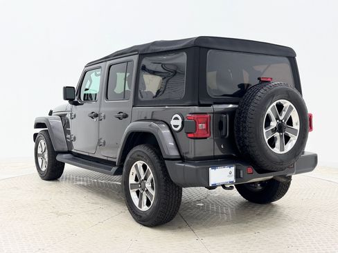 Used 2018 Jeep Wrangler Unlimited Sahara w/ Cold Weather Group AWD/4WD image 3