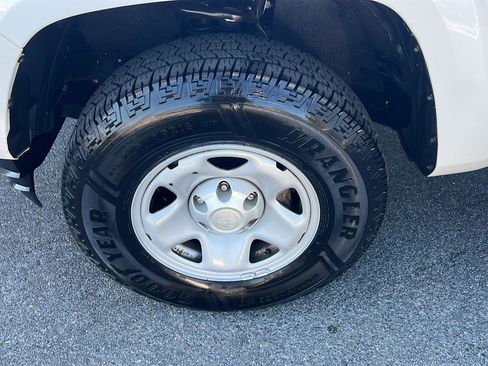 Used 2016 Toyota Tacoma SR image 33