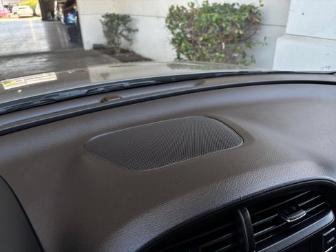 Used 2025 Kia Soul LX w/ LX Technology Package FWD image 17