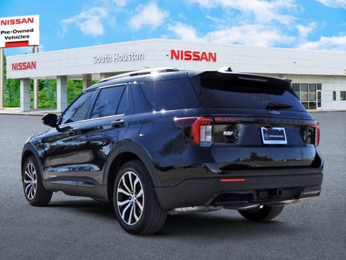 Used 2025 Ford Explorer ST-Line image 3