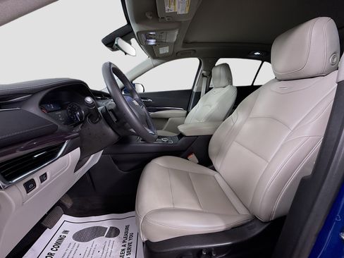 Used 2021 Cadillac XT4 Luxury w/ Cold Weather Package FWD image 21