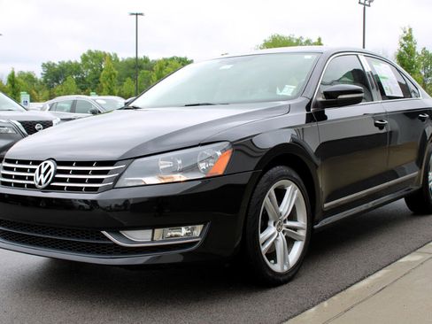 Used 2013 Volkswagen Passat TDI SEL Premium image 3