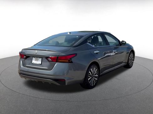 Used 2025 Nissan Altima 2.5 SV FWD image 11