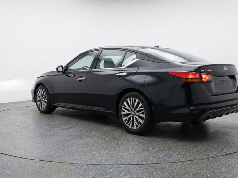 Used 2025 Nissan Altima 2.5 SV FWD image 6
