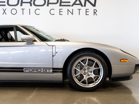 Used 2005 Ford GT image 18