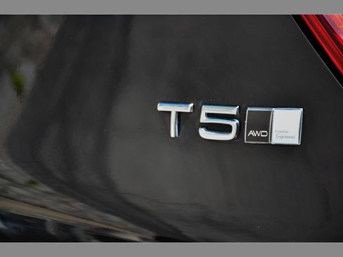 Used 2021 Volvo XC40 T5 R-Design w/ Advanced Package AWD/4WD image 28