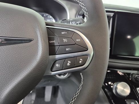 New 2026 Chrysler Pacifica Select FWD image 16