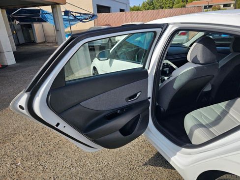 Used 2025 Hyundai Elantra Limited FWD image 15