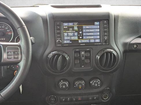 Used 2017 Jeep Wrangler Unlimited Rubicon image 15