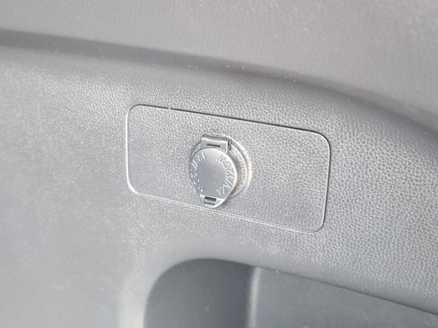 Used 2019 Toyota RAV4 XLE Premium FWD image 29
