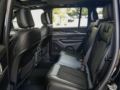 New 2026 Jeep Grand Cherokee Altitude image 19