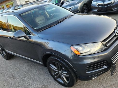 Used 2012 Volkswagen Touareg Executive image 19