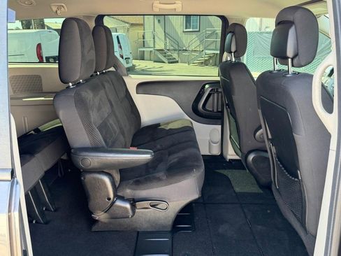 Used 2018 Dodge Grand Caravan SE w/ UConnect Hands-Free Group image 36