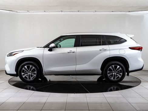 Used 2023 Toyota Highlander XLE AWD/4WD image 5