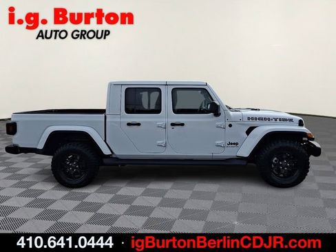 Used 2025 Jeep Gladiator Sport image 7