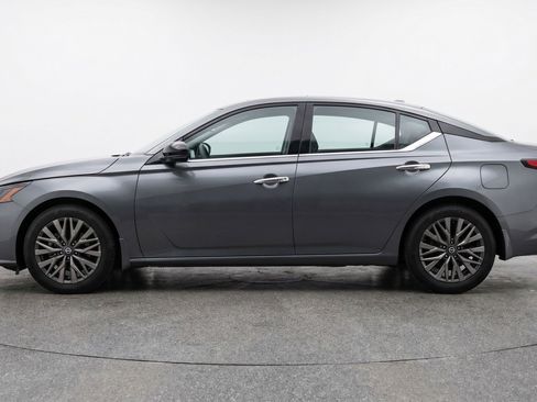 Used 2025 Nissan Altima 2.5 SV FWD image 5