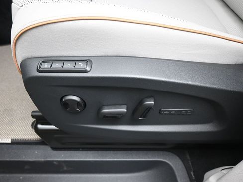 New 2025 Volkswagen ID. Buzz 1st Edition image 20