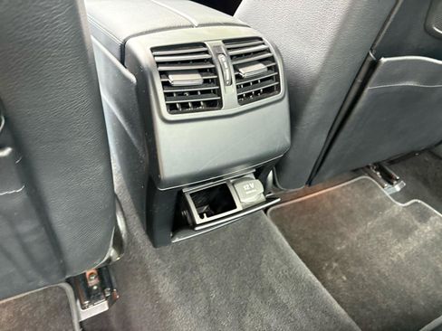 Used 2014 Mercedes-Benz E 550 4MATIC Sedan image 17